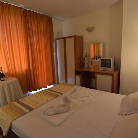 Hotel Stoyanov Ravda Esterno foto